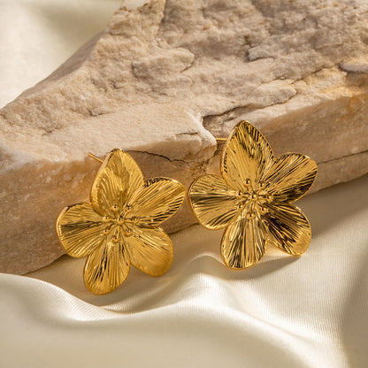 Gouden Bloem Oorbellen - Auroria - Elegante Sieraden Cadeau - Opvallend Bloem Design