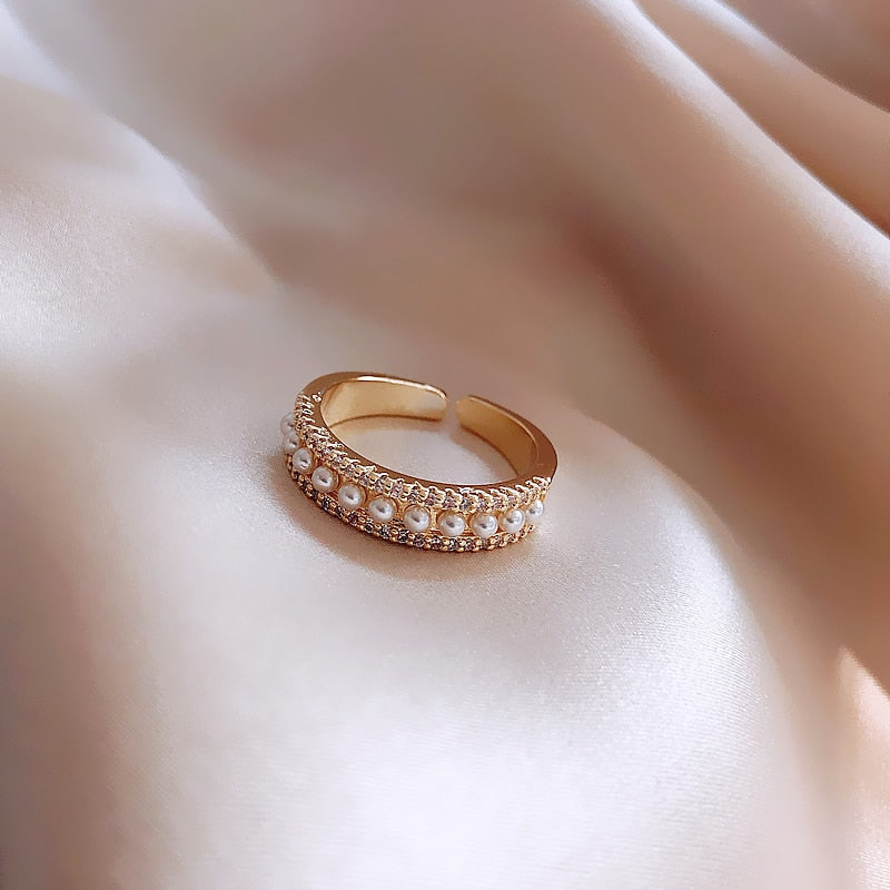 Gouden Parel Ring - Aurevella - Elegante Blikvanger Sieraad - Tijdloos Cadeau voor Haar