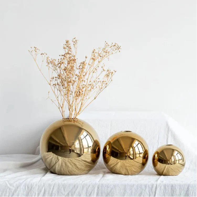 Vaas - LuxeDecor - Gouden Afwerking - Keramisch Design