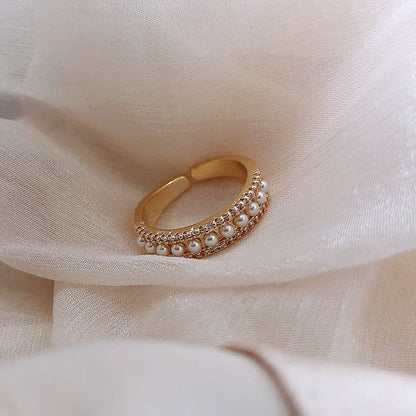 Gouden Parel Ring - Aurevella - Elegante Blikvanger Sieraad - Tijdloos Cadeau voor Haar